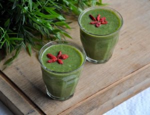 Boerenkool-peer-banaan-aardbeien smoothie