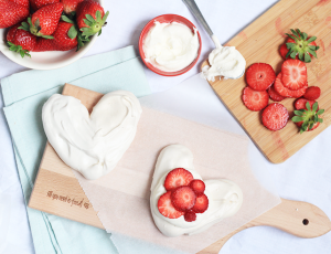 meringue hartjes met aardbeien