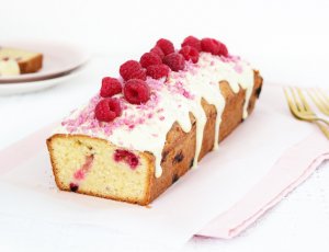 RECEPT FRAMBOZENCAKE MET WITTE CHOCOLADE EN ROZE KOKOS - CHICKSLOVEFOOD