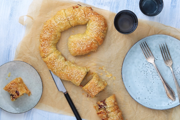 HARTIGE BANKETLETTER BLADERDEEG MET GEHAKT SINTERKLAAS - CHICKSLOVEFOOD