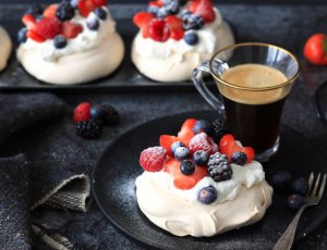 Mini pavlova's met mascarpone en rood fruit