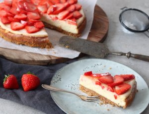 aardbeien-cheesecake-zijkant-chickslovefood