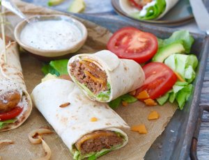 https://chickslovefood.com/resources/uploads/2018/09/cheeseburgerwraps-eindfoto1-chickslovefood.jpg