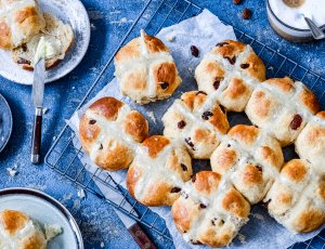 hot cross buns