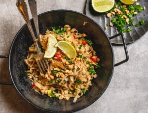 Gezondere pad thai met 6 ingrediënten