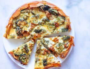 zoete aardappel quiche met broccoli