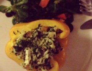 Rijst, feta en spinazie in een paprika. Lekker!
