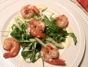 Salade met kerriegarnalen