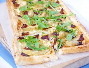 bladerdeeg-plaattaart-met-artisjok-en-zongedroogde-tomaten - CHICKSLOVEFOOD
