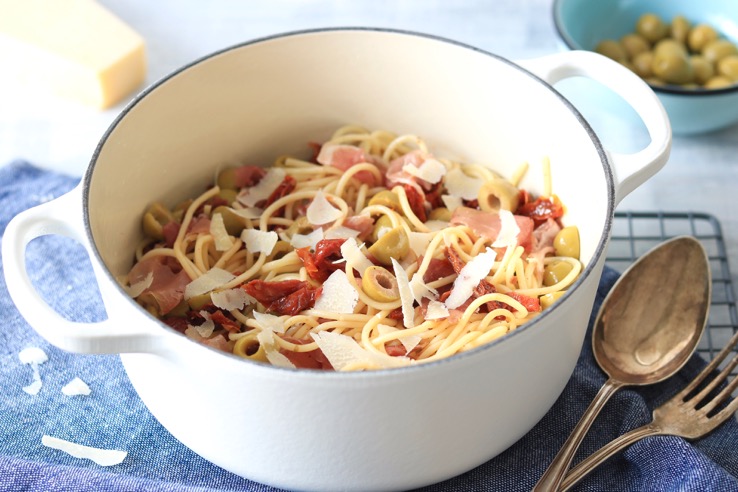 spaghetti-olijven-zongedroogde-tomaat-prosciutto-chickslovefood