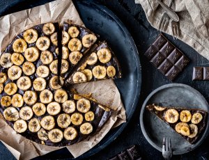 Chocoladetaart met gekarameliseerde banaan