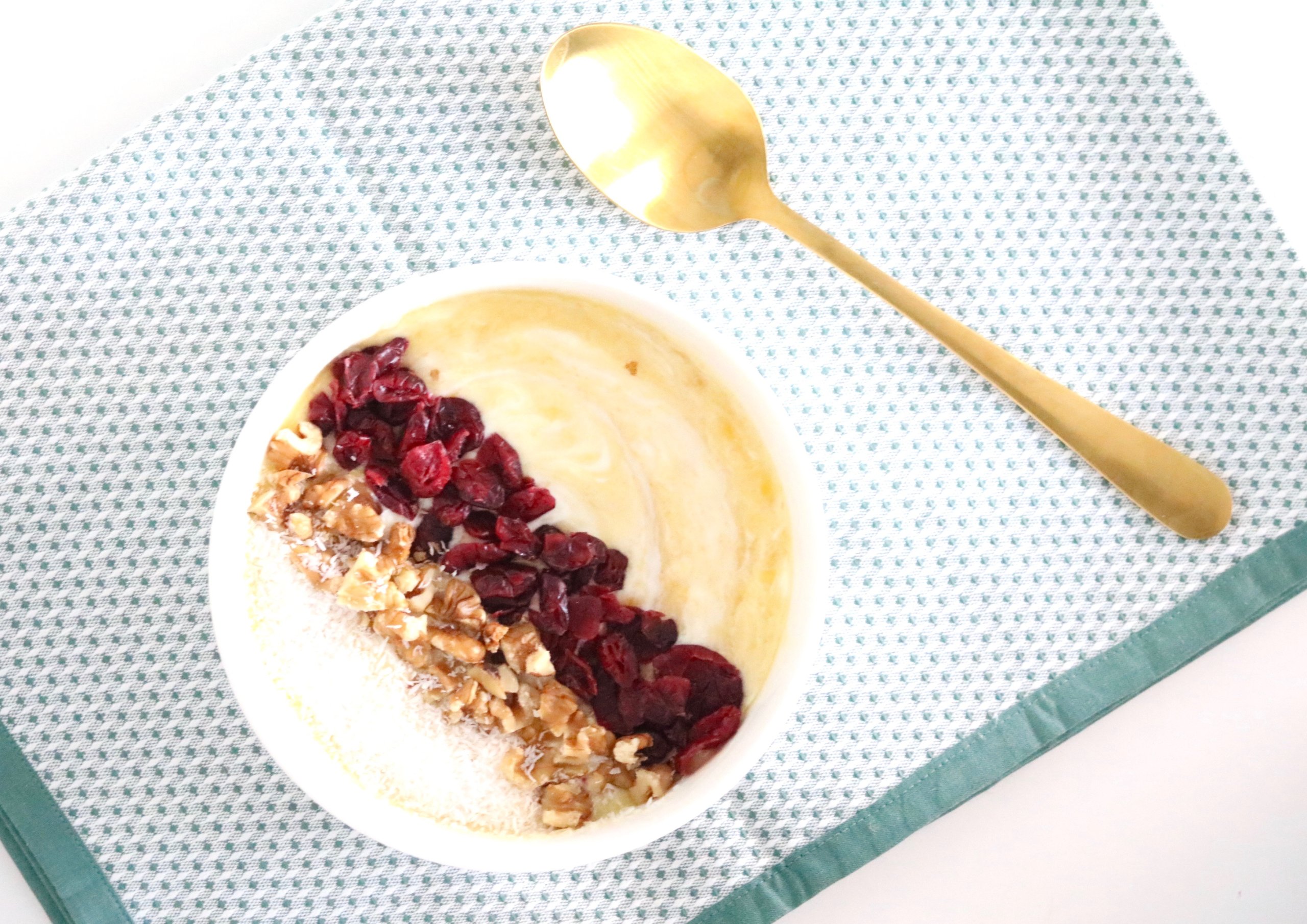 gezond ontbijt in een bowl