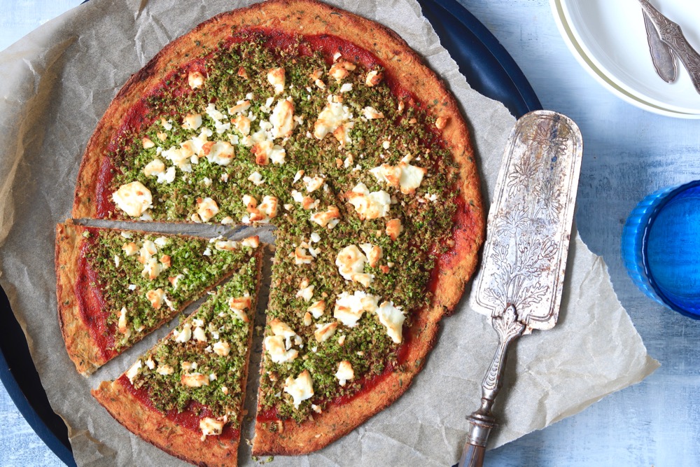 bloemkoolpizza-broccoli2-feta-chickslovefood.jpg