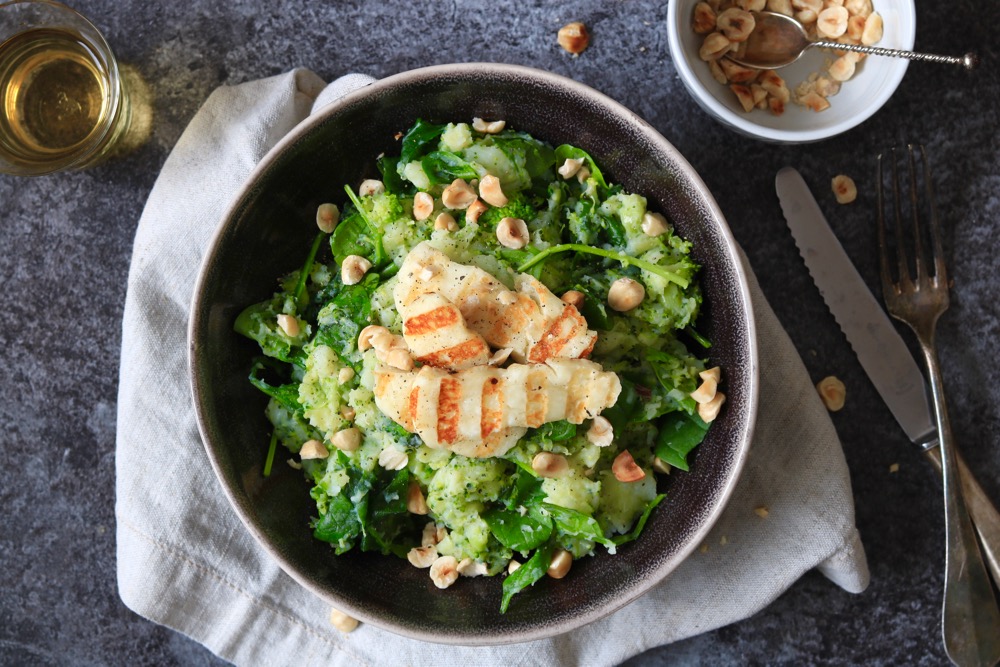 Broccoli-spinazie stamppot met halloumi