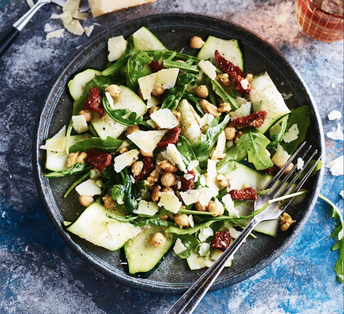 Courgette salade met kikkererwten