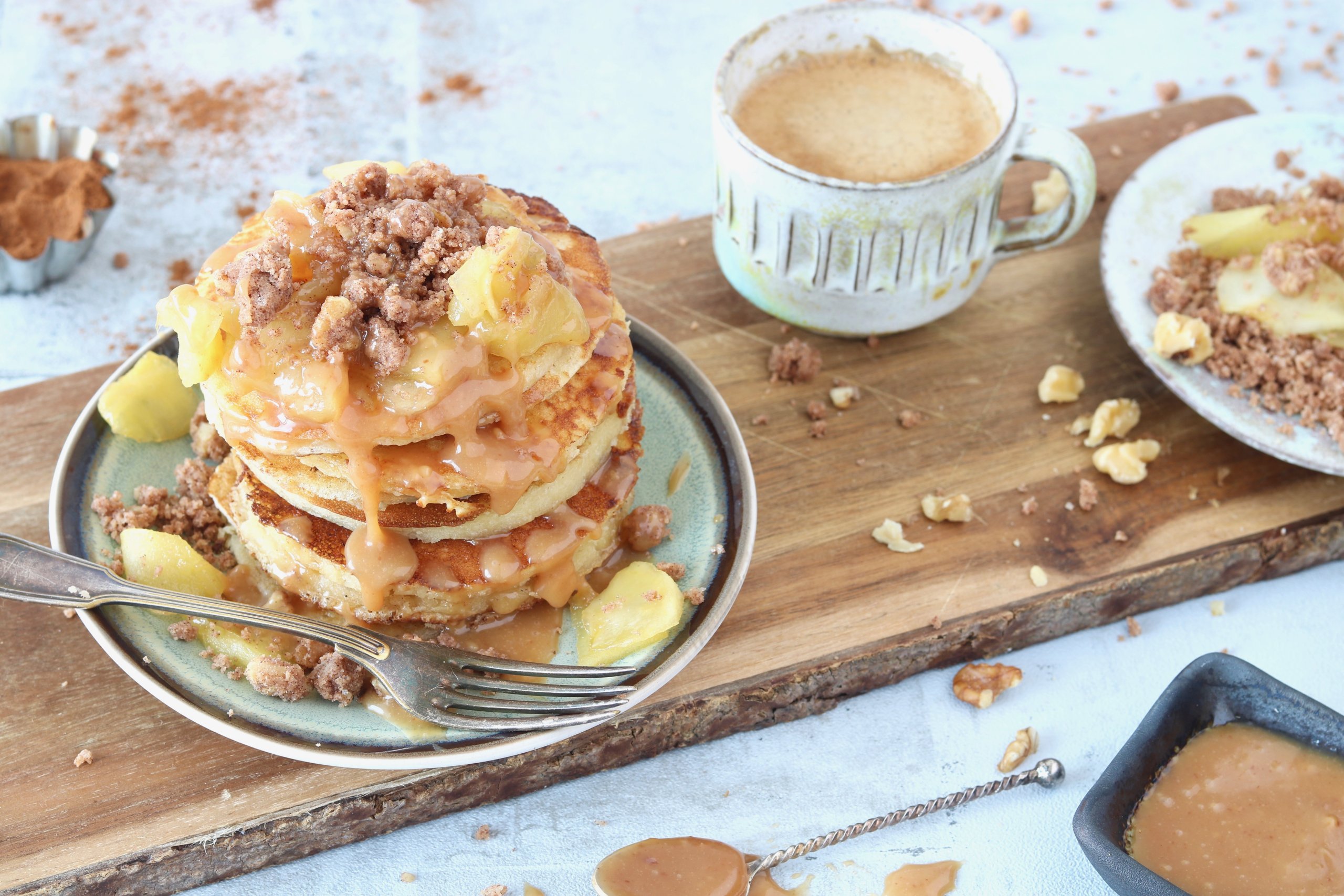 apple crumble pancakes