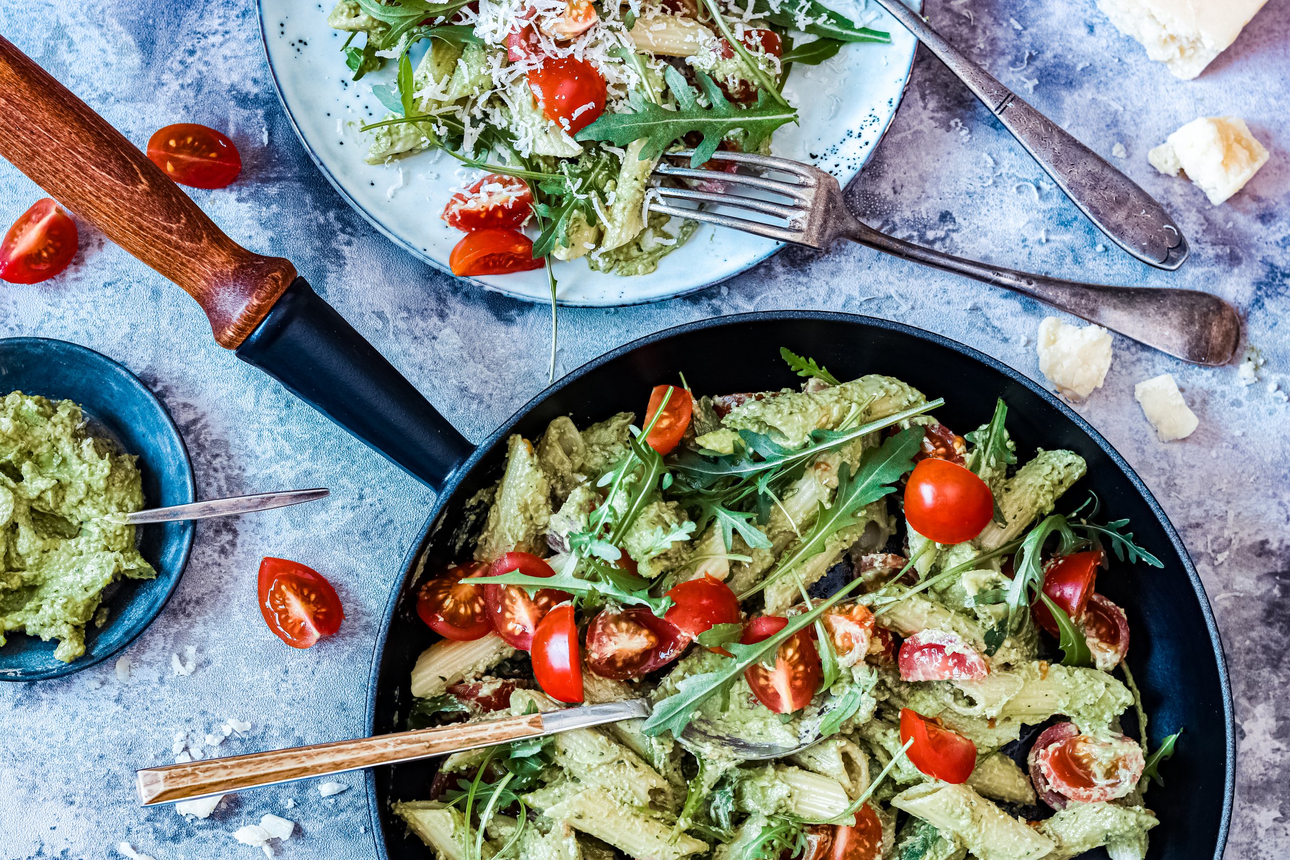 Penne met avocadopesto