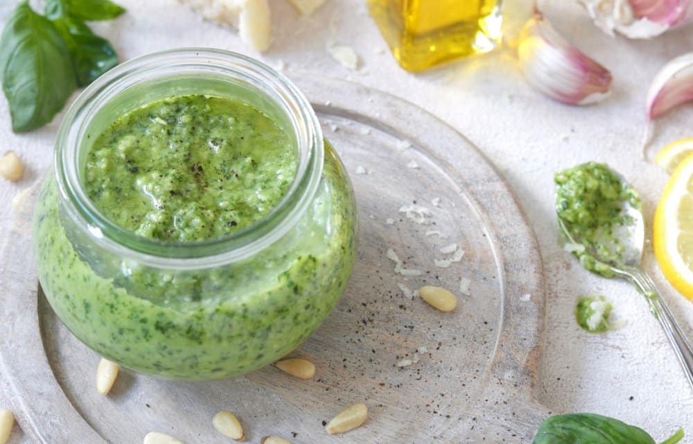 borrelhapjes: groene pesto zelf maken