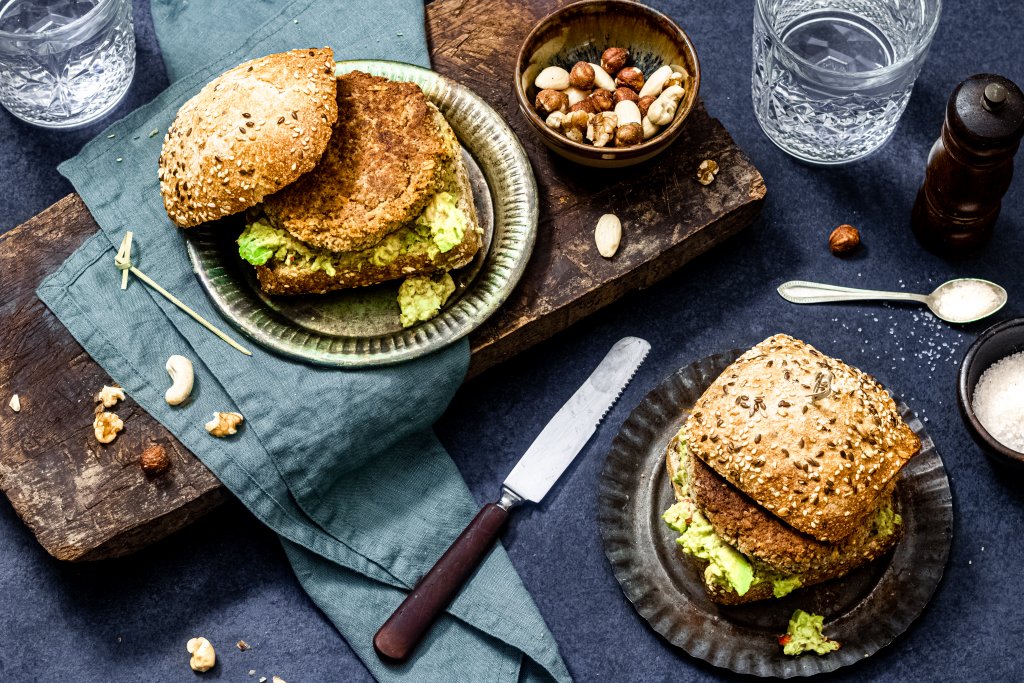 notenburger met avocadospread