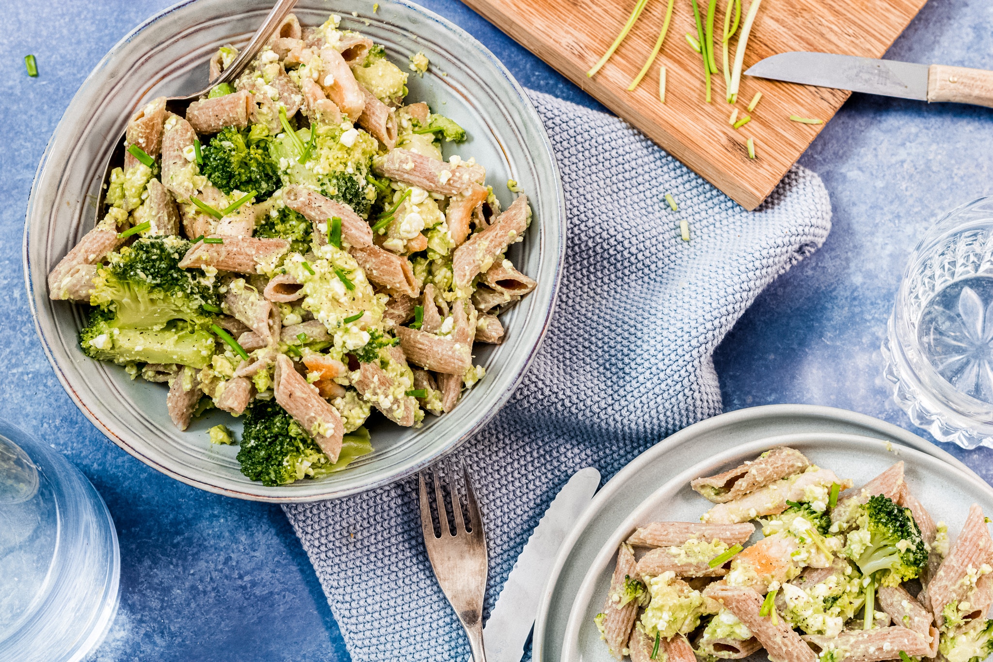 pastasalade met kip en avocado