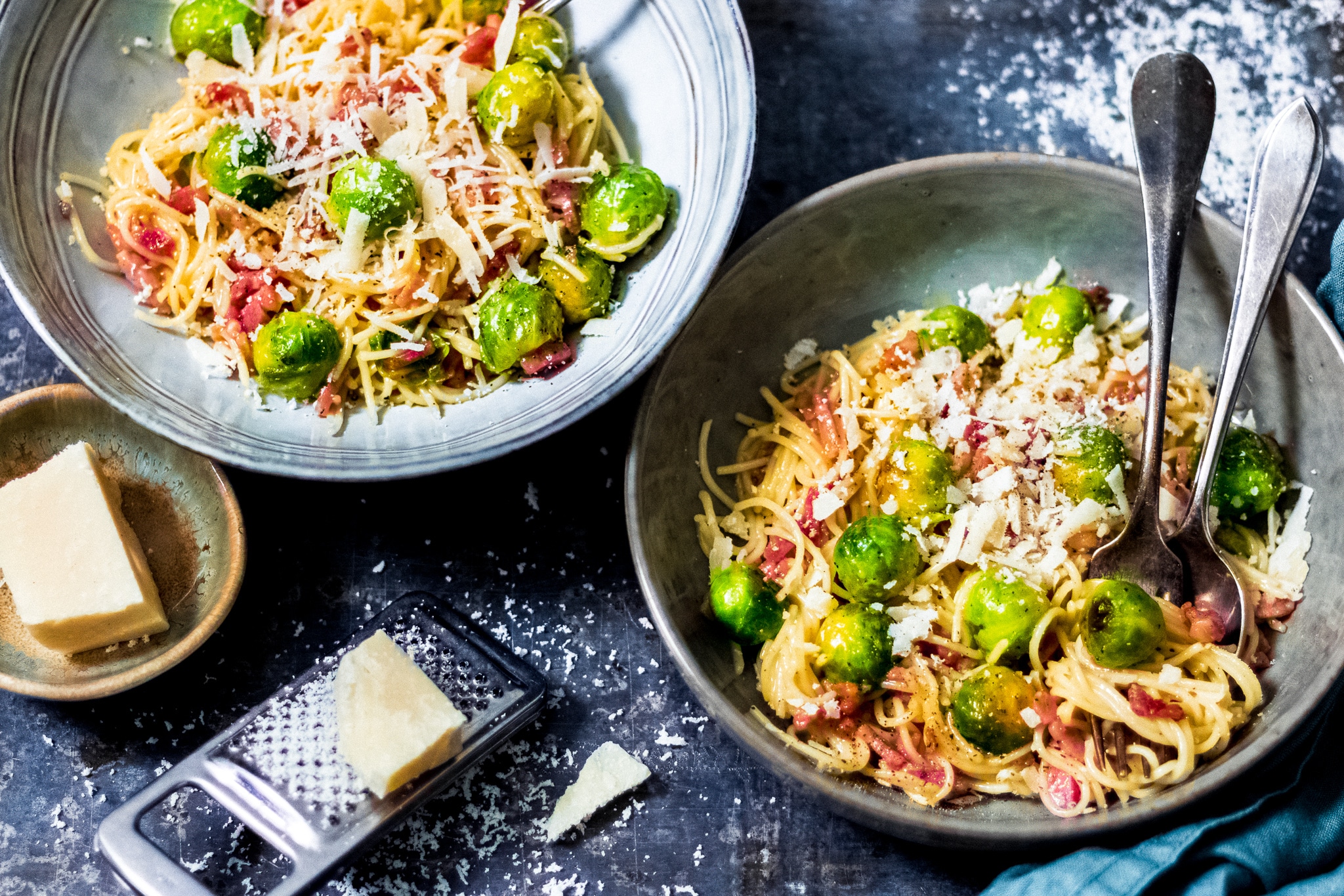 Pasta carbonara met spruitjes en spekjes