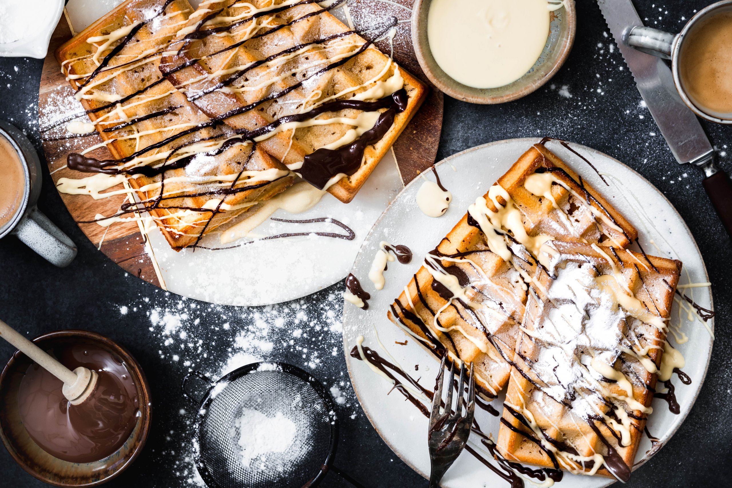 Klassieke wafels met chocolade drizzle