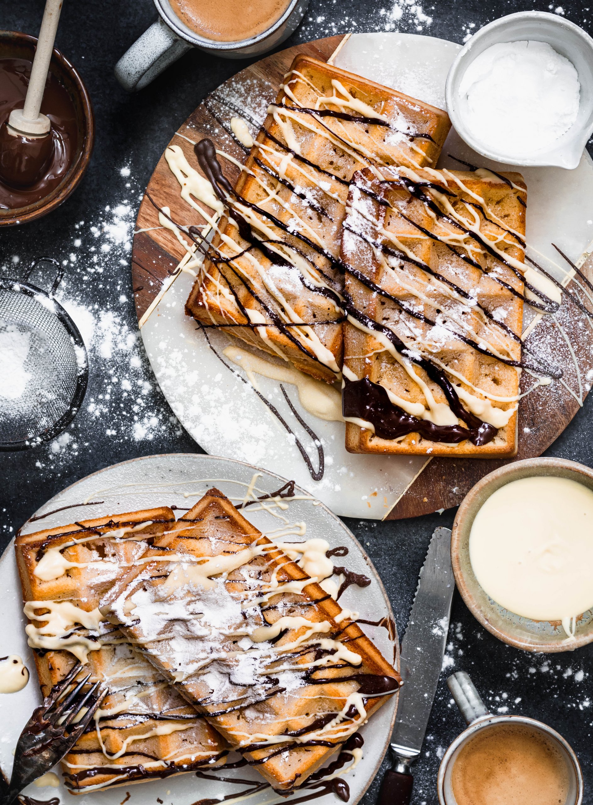 Klassieke wafels met chocolade drizzle