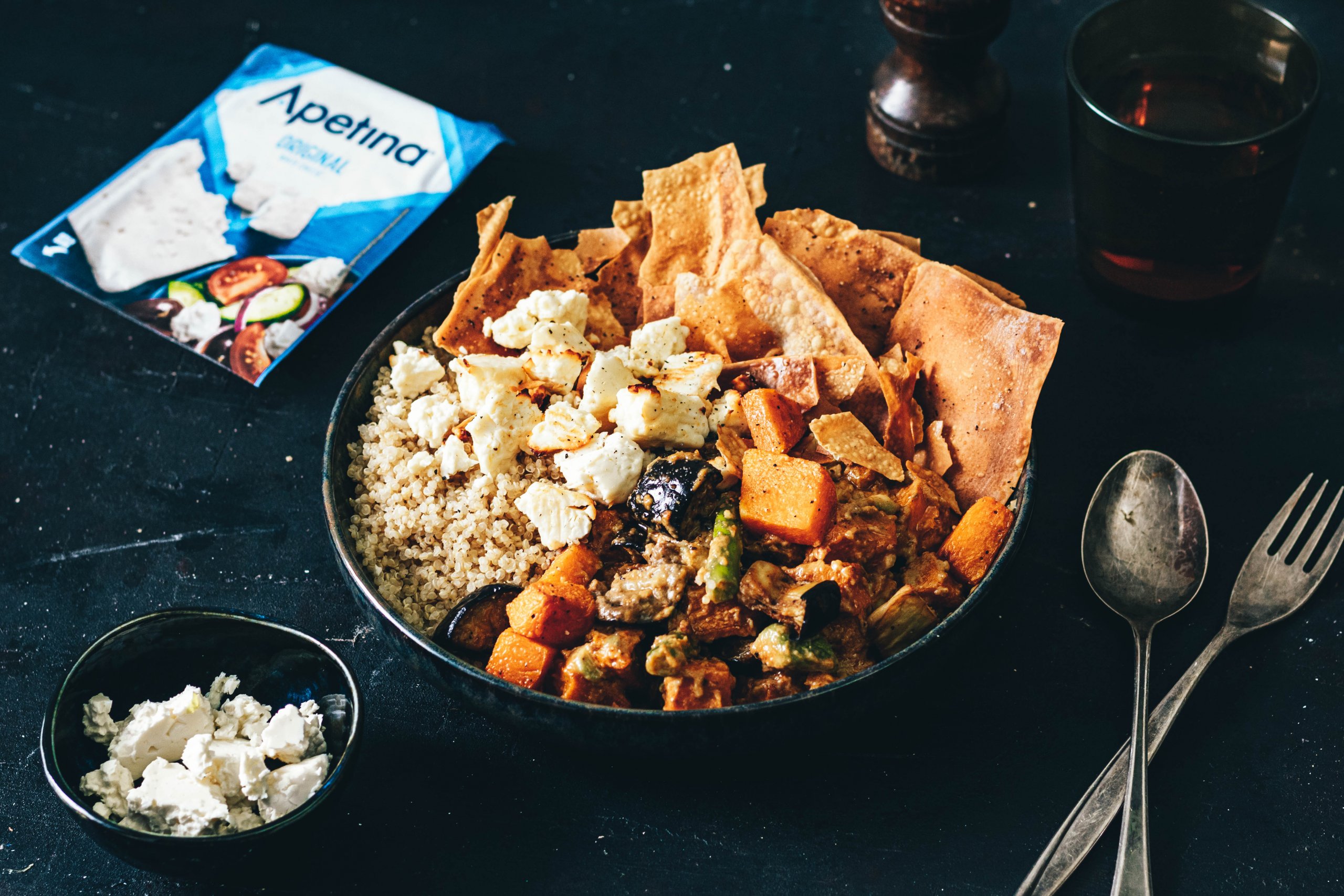 Arabische bowl met filo crisps en gebakken Apetina