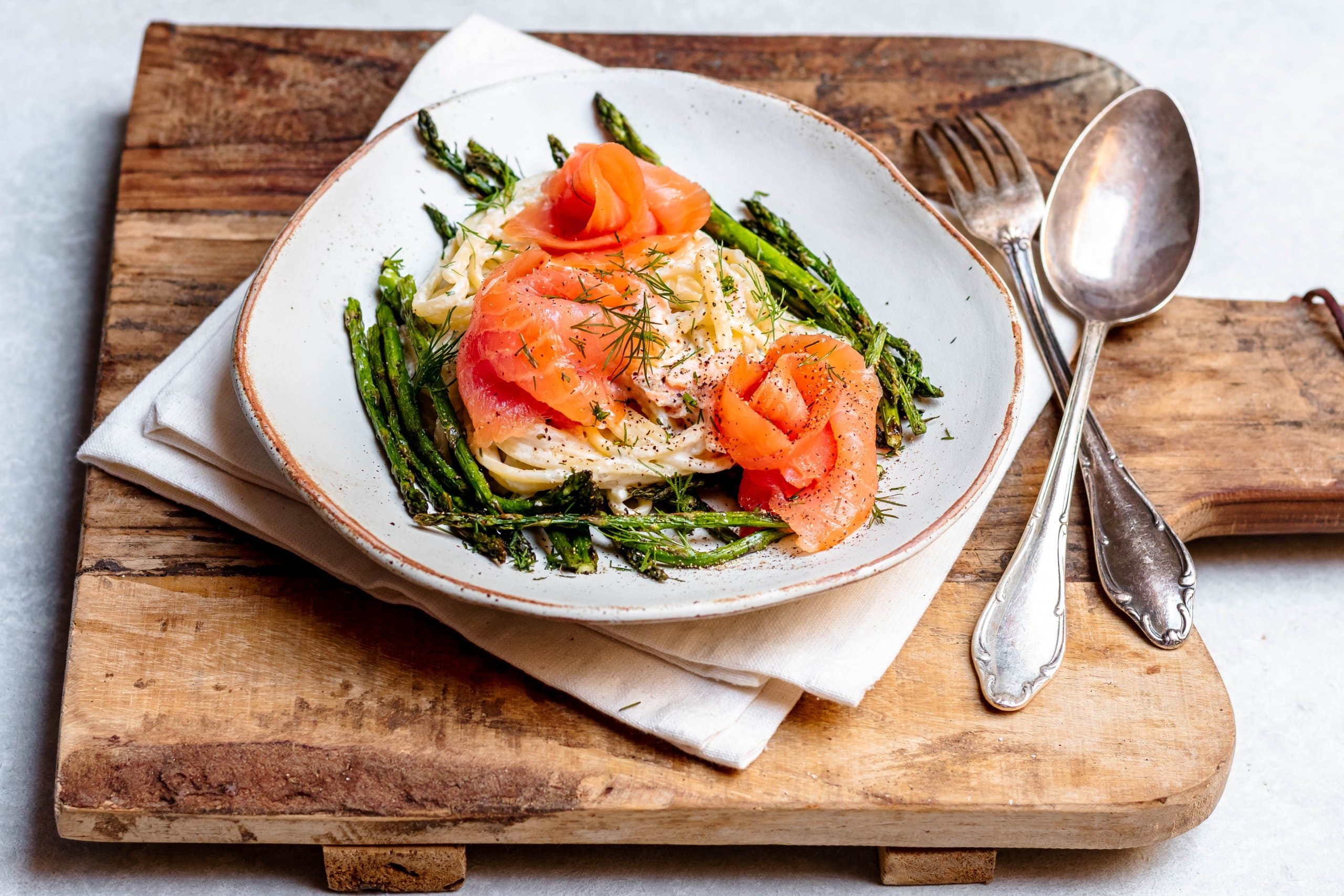 Romige linguine met gerookte zalm