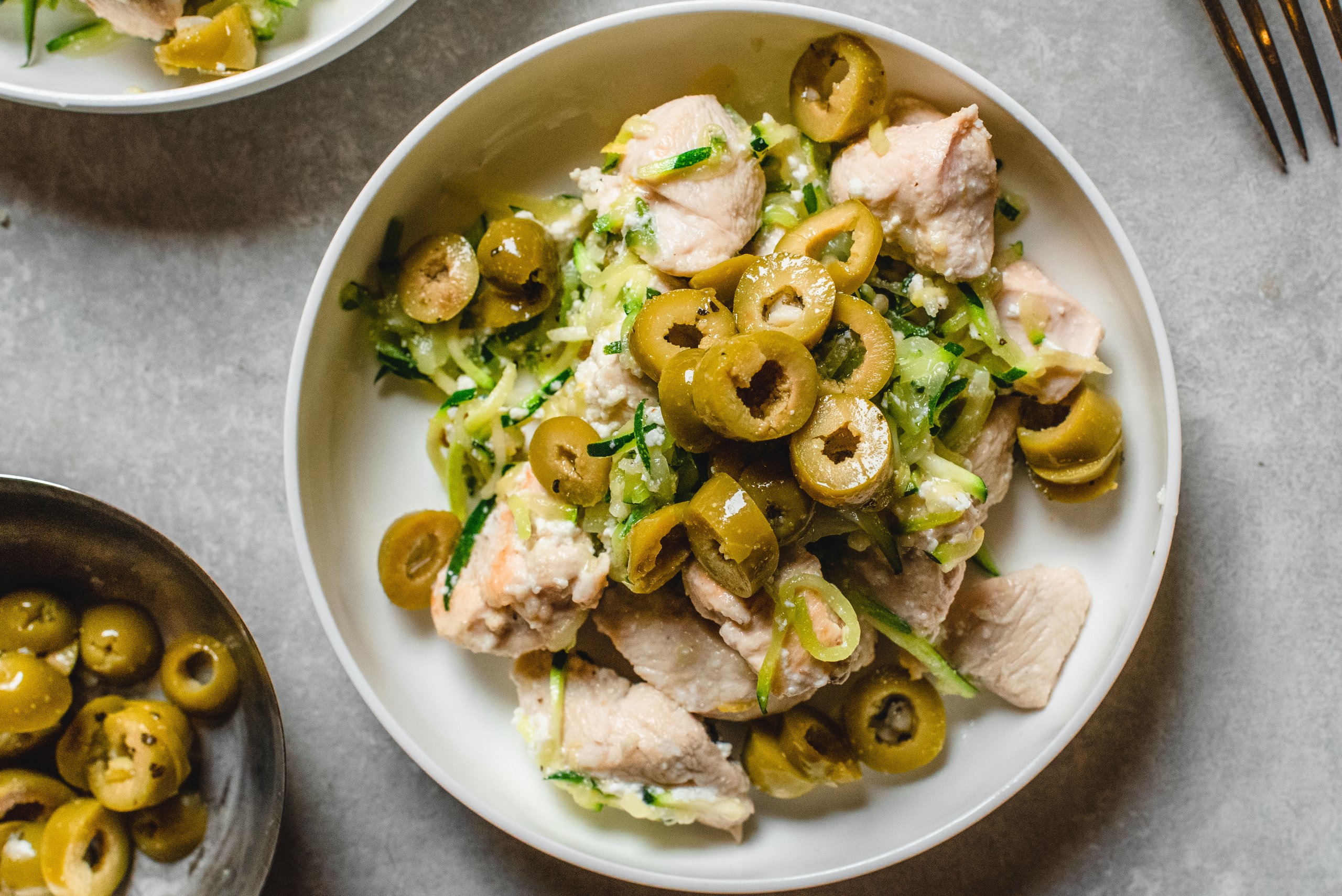 Gezonde courgetti met romige kip met 6 ingrediënten