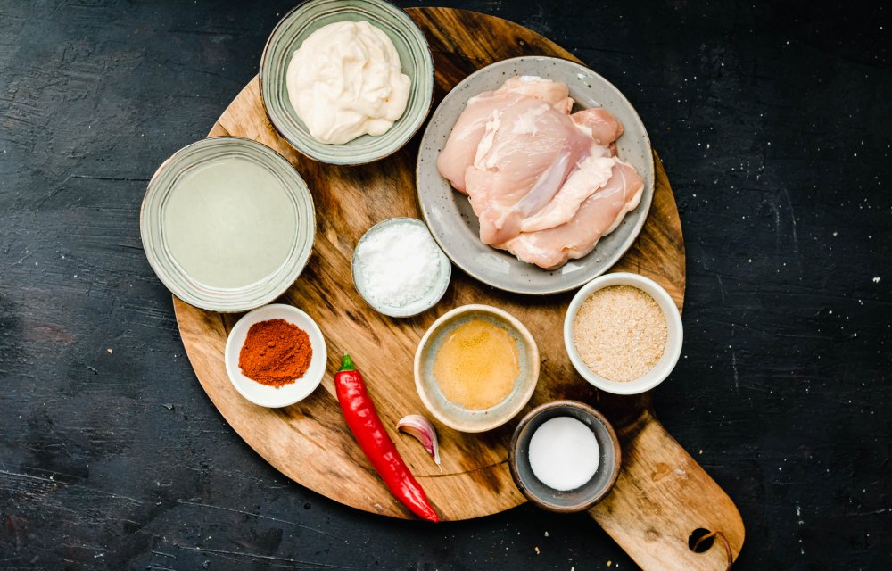 Kippeling met zelfgemaakte chili-mayo-ingredienten